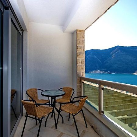 Apartment Dobrota Tomici  Luaran gambar